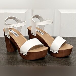 Steve Madden Sandals Size 6 worn twice with barely signs of wear.